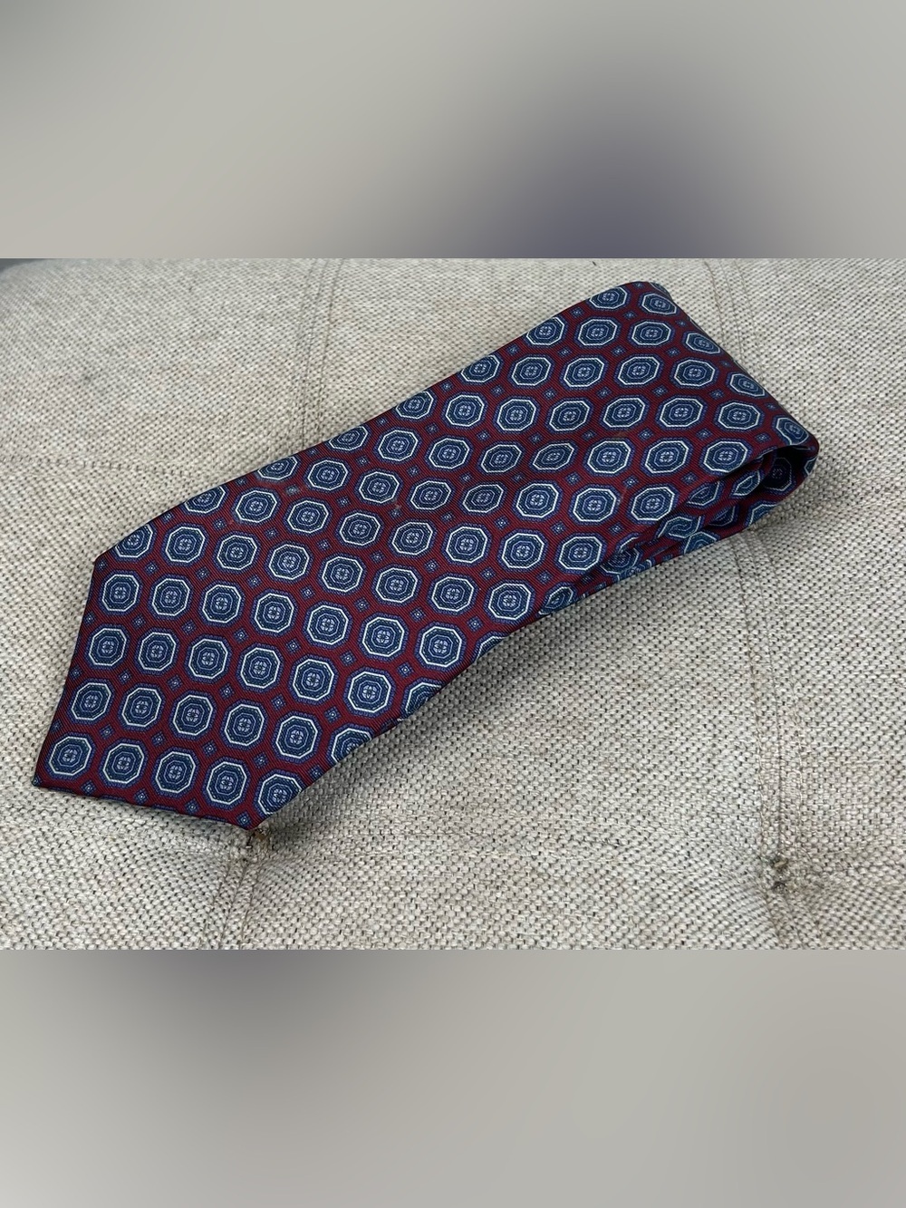 Van Heusen 417 Blue Geometric Circles All Silk Necktie 57" x 3.5" USA Made VTG